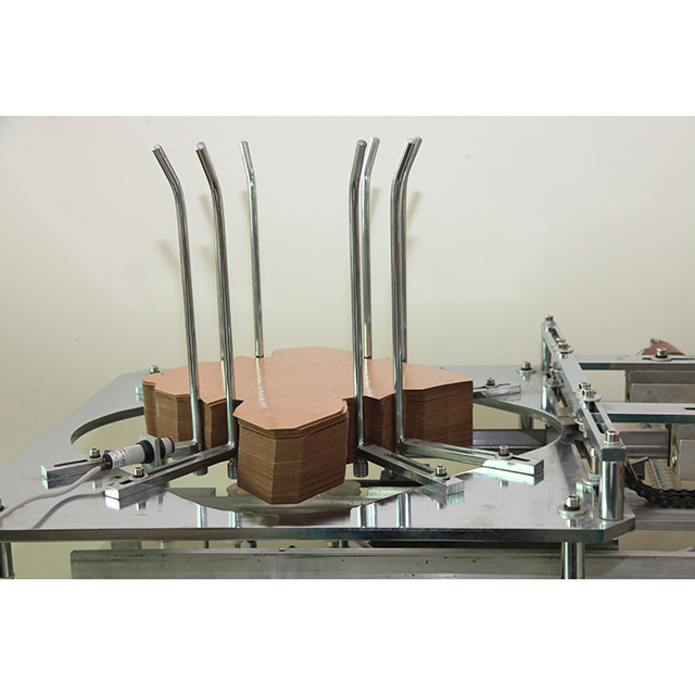 BJ-CHL 全自(zi)動淋膜紙(zhi)餐盒機