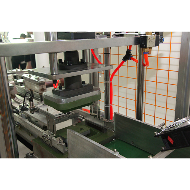 BJ-CHR 食品(pǐn)紙托盒成型(xíng)機